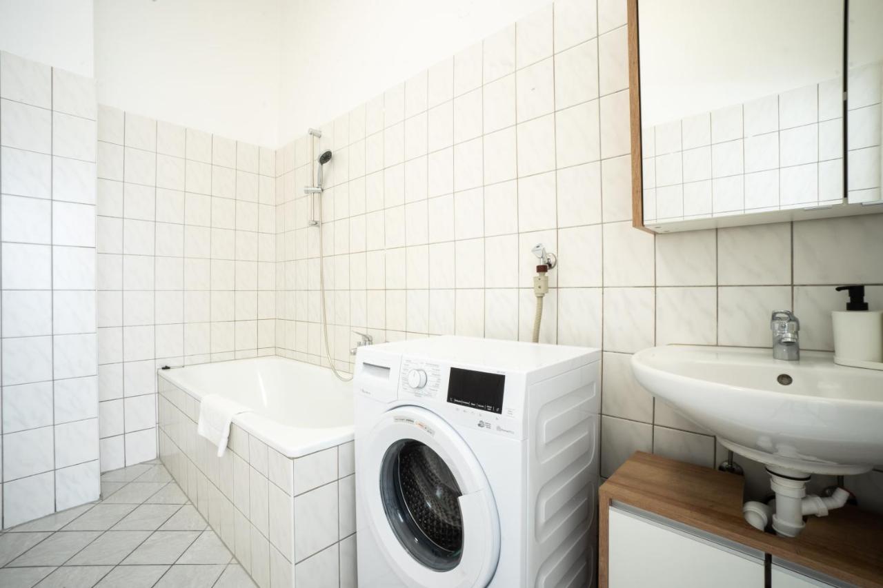 וינה Lovely 2-Bedroom Apartment Next To Praterstern מראה חיצוני תמונה